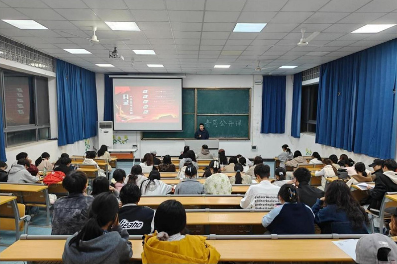 商学院第十三期青马工程初级班举...